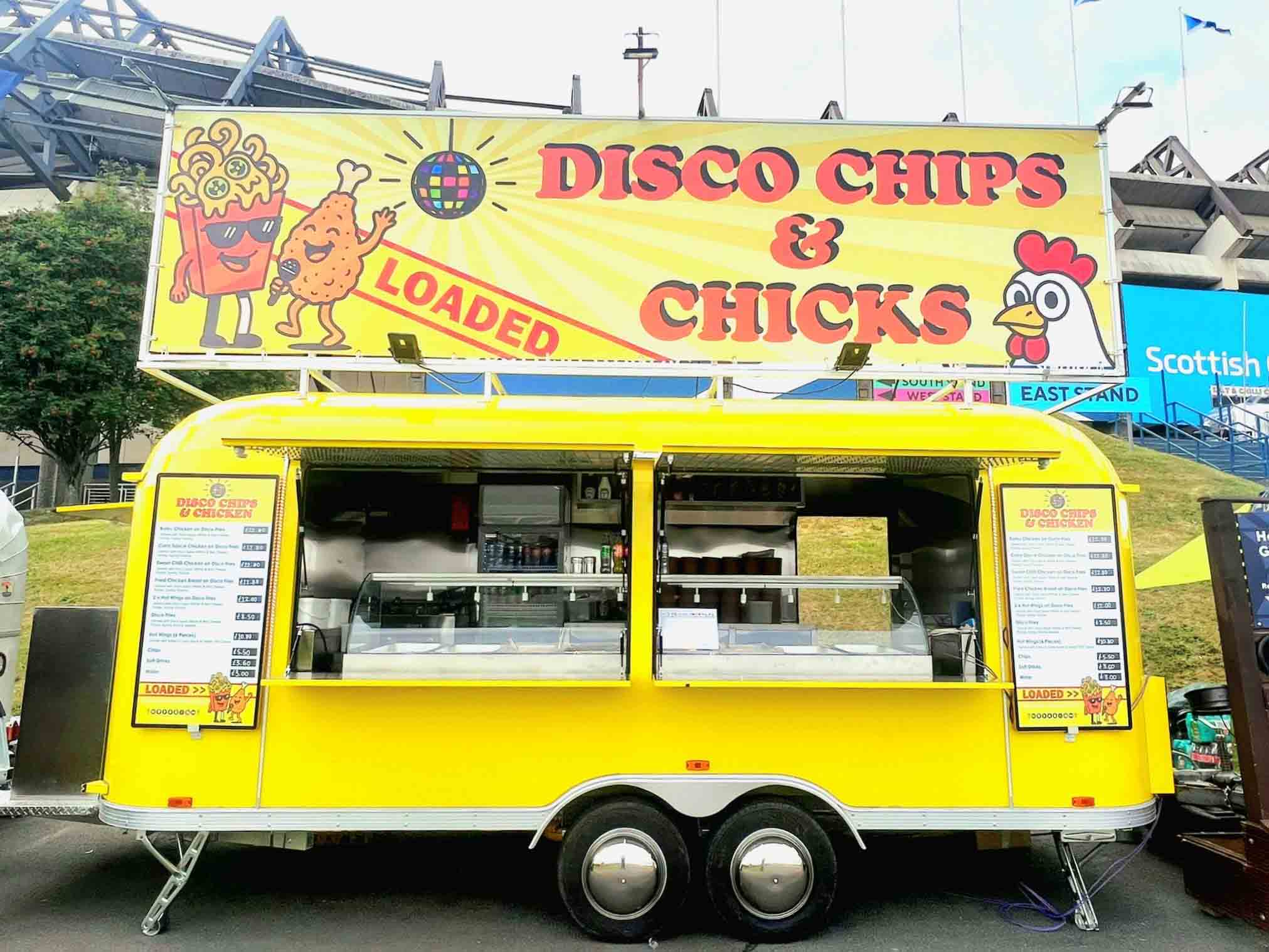 Qingfeng Debiut przyczepy żywnościowej! Klient rejestruje radość z dostarczania mobilnej kuchni o wysokiej wydajności