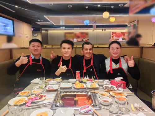 Klient zagraniczny odwiedza Oriental Shimao, wzmacniając współpracę w zakresie przyczep spożywczych