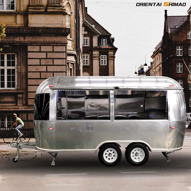 Aluminiowa ciężarówka z jedzeniem Airstream